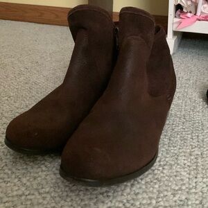 UGG healed booties